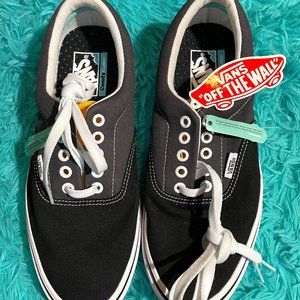 Women's S -9 Vans Comfycush Brand New With Tags